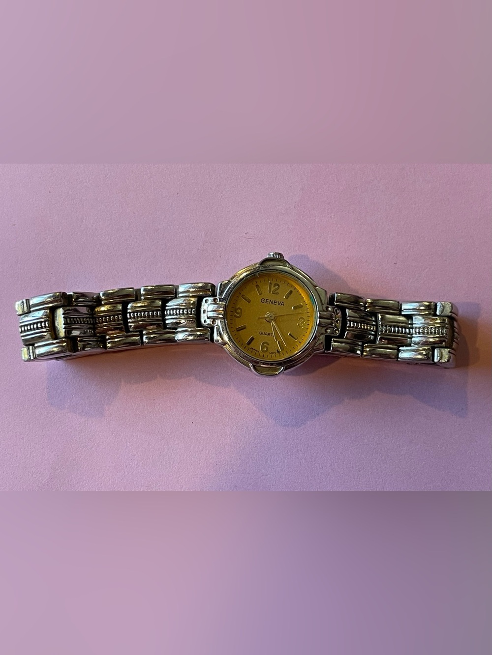 Geneva Silver Tone Wristwatch #7675 💎